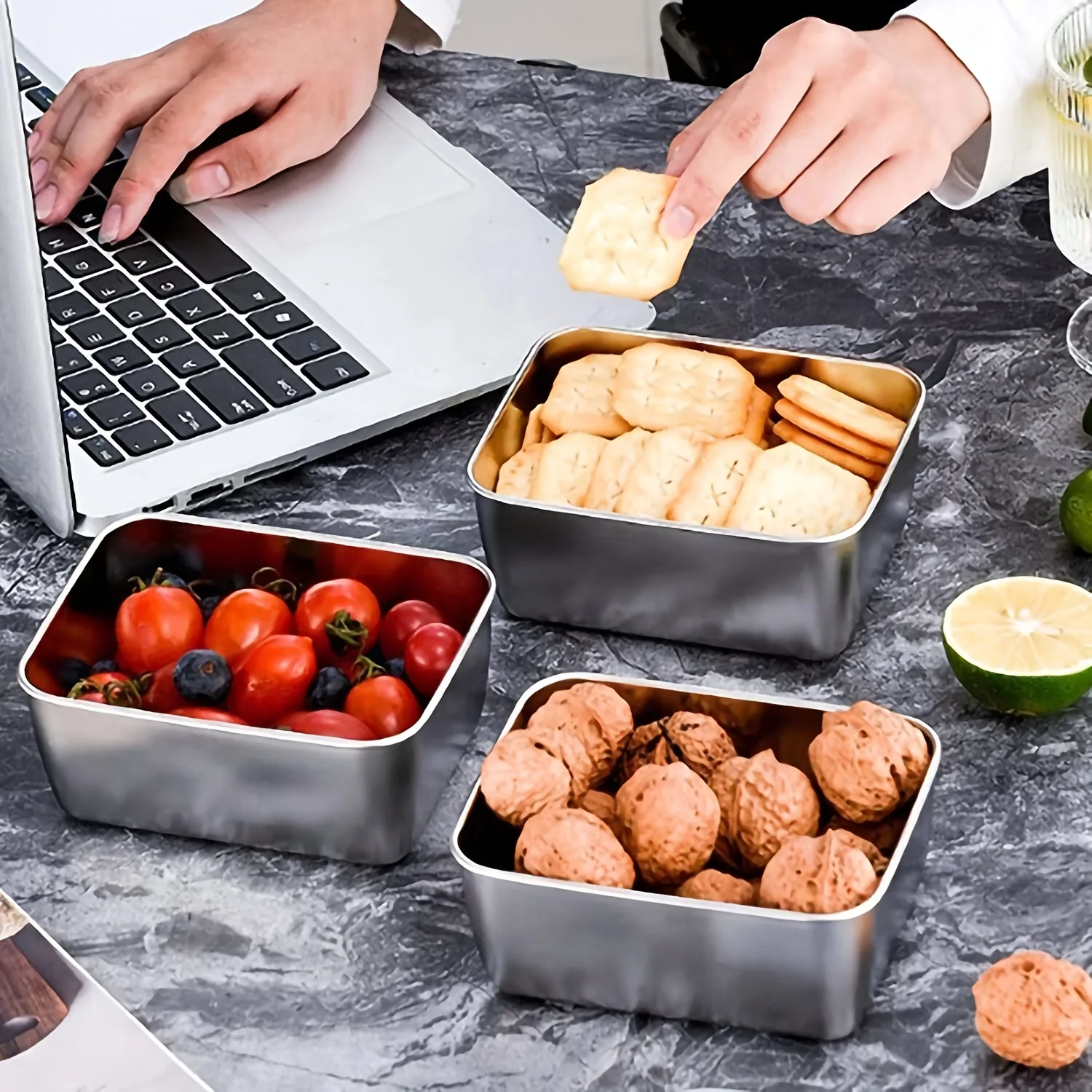 مجموعة حاويات تخزين الطعام من  - مراجعة Food Storage Stackable Containers وسعره
